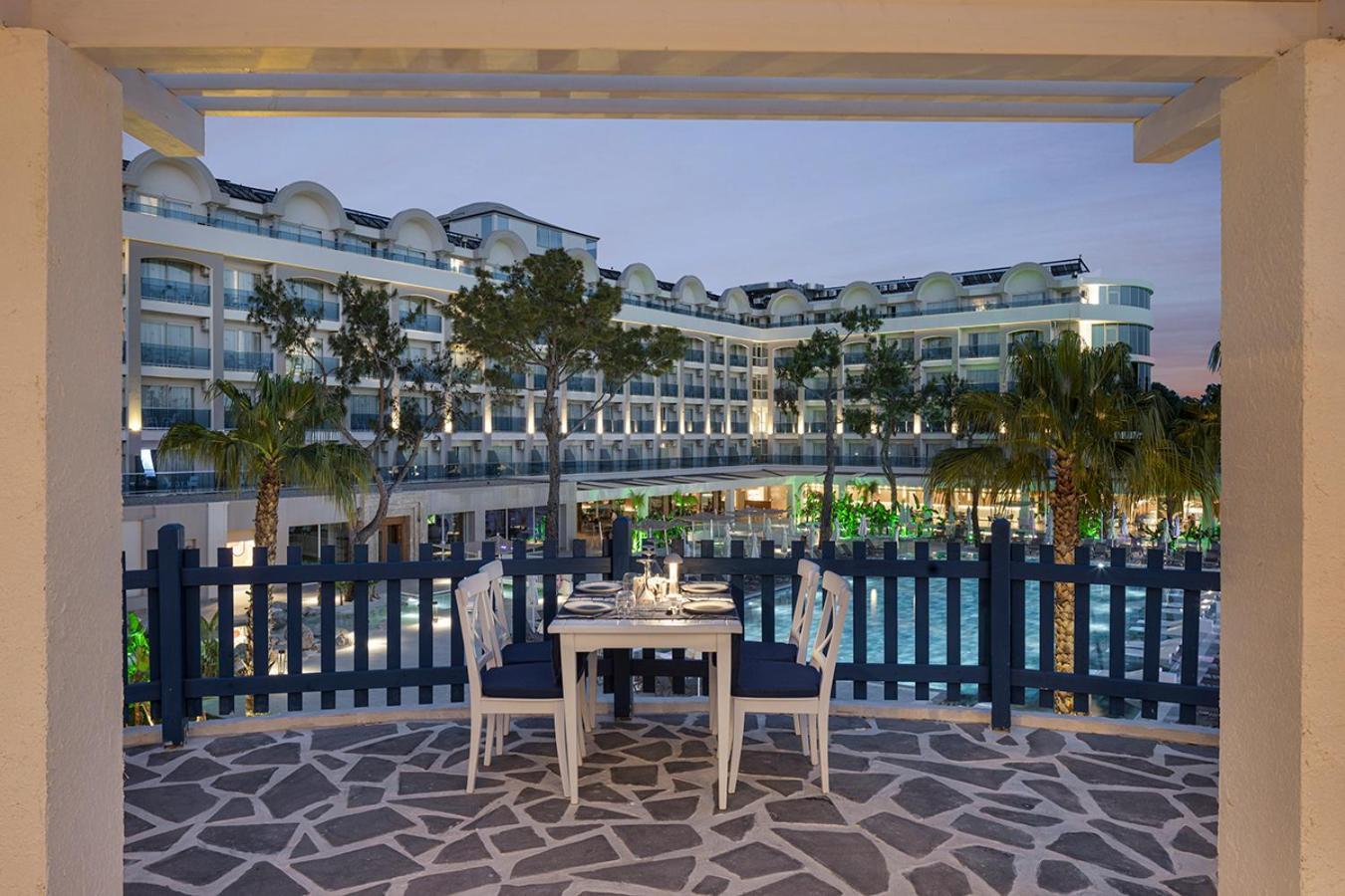 Berry Blue Hotels Side Buitenkant foto