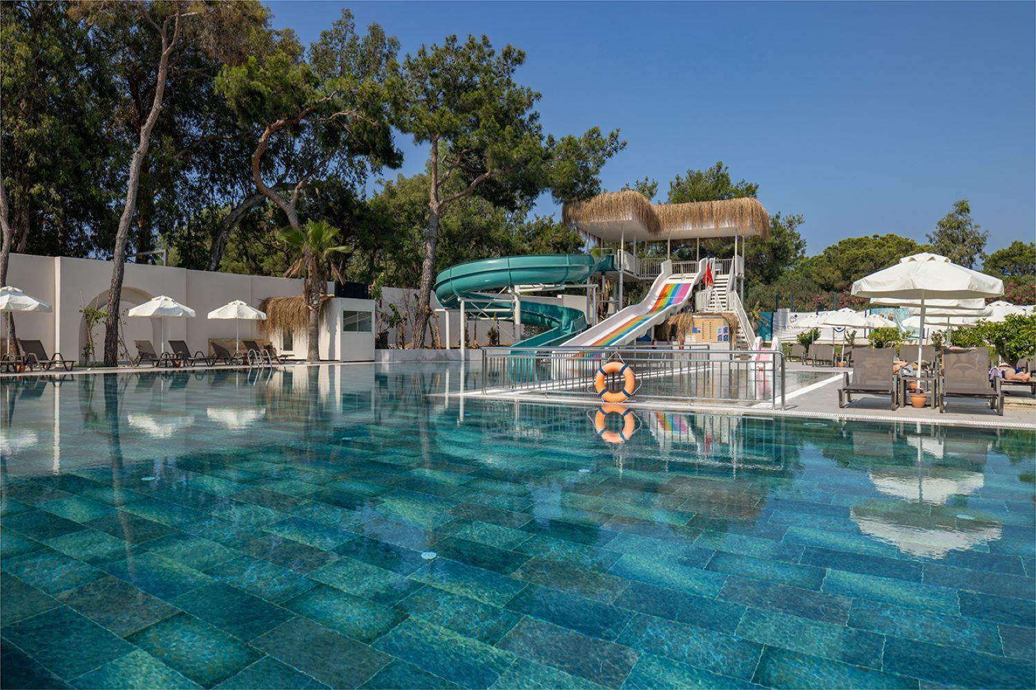 Berry Blue Hotels Side Buitenkant foto