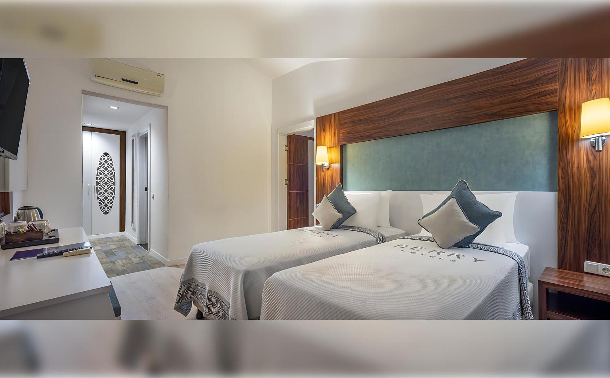 Berry Blue Hotels Side Buitenkant foto